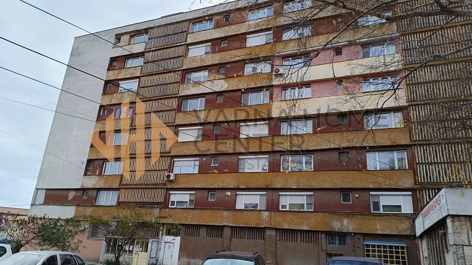 Четиристаен тухлен апартамент в идеалния център на град Добрич - 1