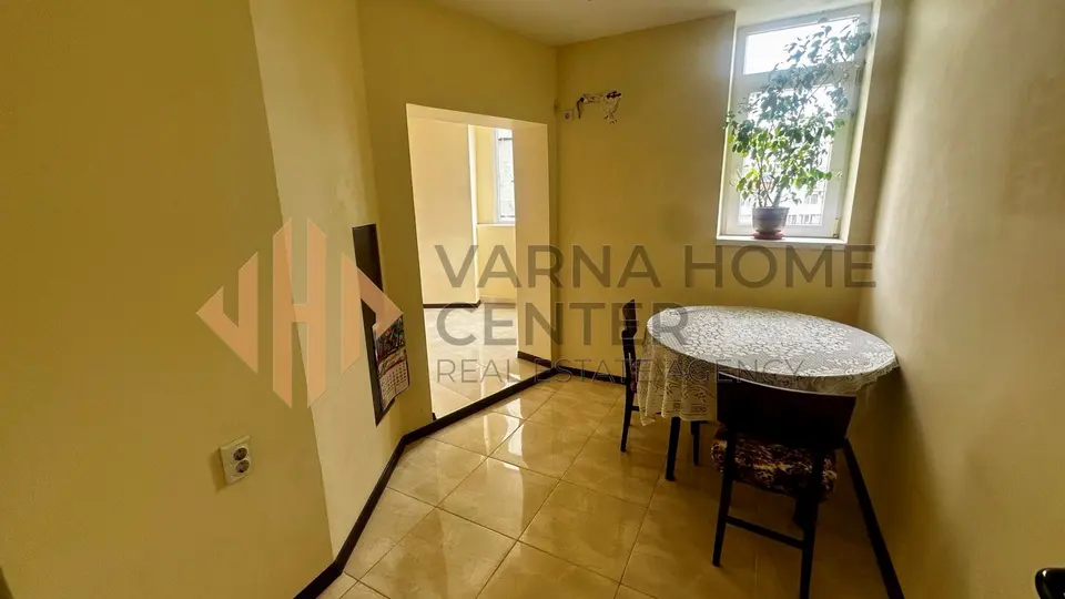 SUNNY AND EXTREMELY WARM THREE-ROOM APARTMENT IN VLADISLAVOVO DISTRICT, Varna - 1
