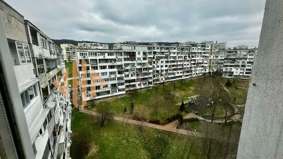 СЛЪНЧЕВ И ИЗКЛЮЧИТЕЛНО ТОПЪЛ ТРИСТАЕН АПАРТАМЕНТ В КВ. ВЛАДИСЛАВОВО, Варна - 9