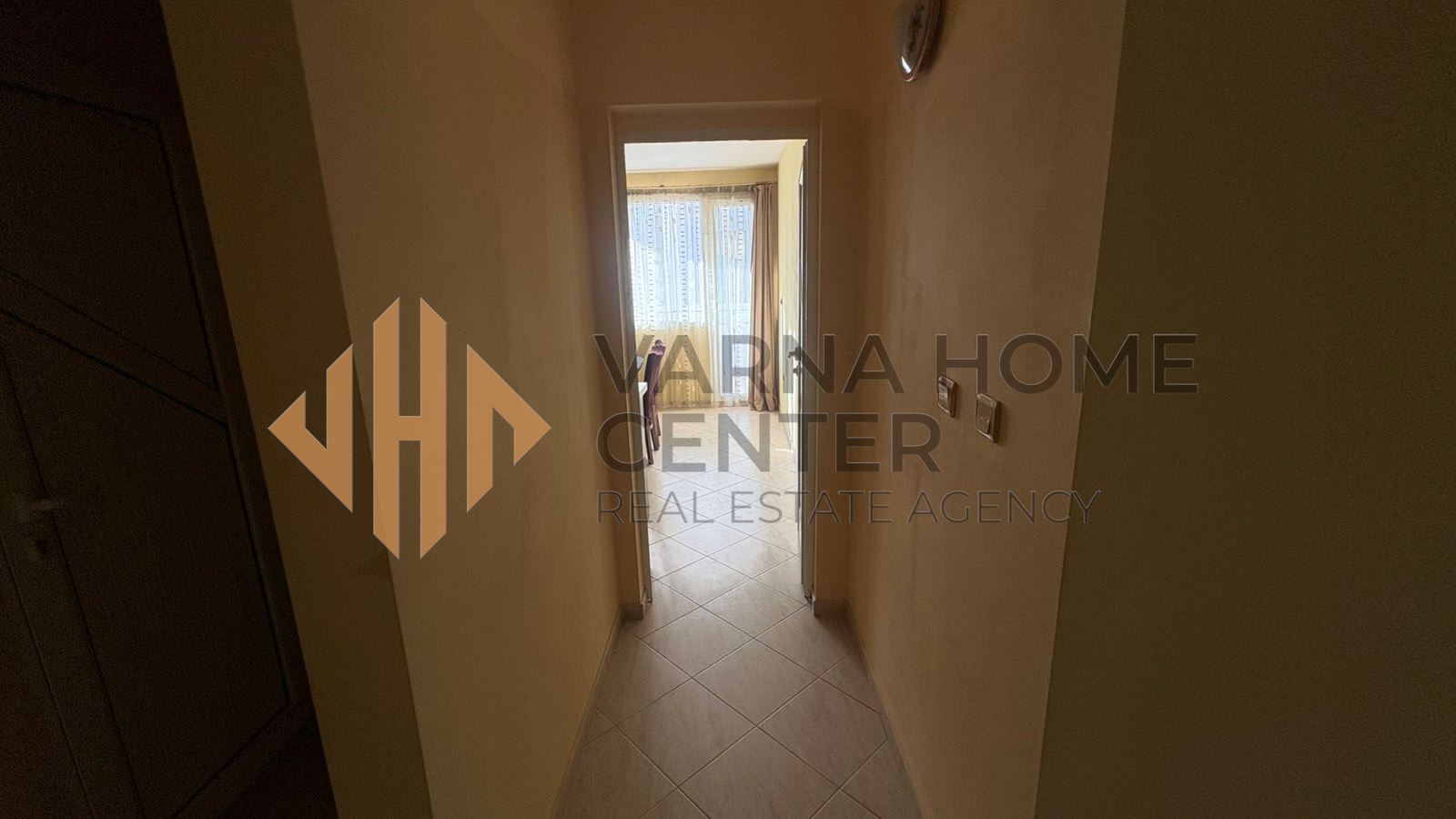 Просторен 3-стаен апартамент с гараж на Лятно кино Тракия - 7