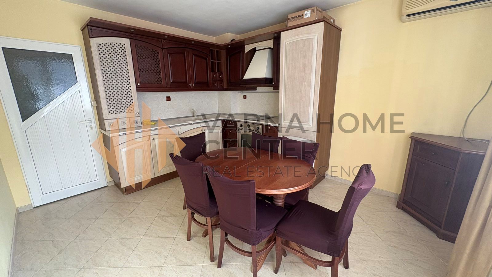 Просторен 3-стаен апартамент с гараж на Лятно кино Тракия - 2