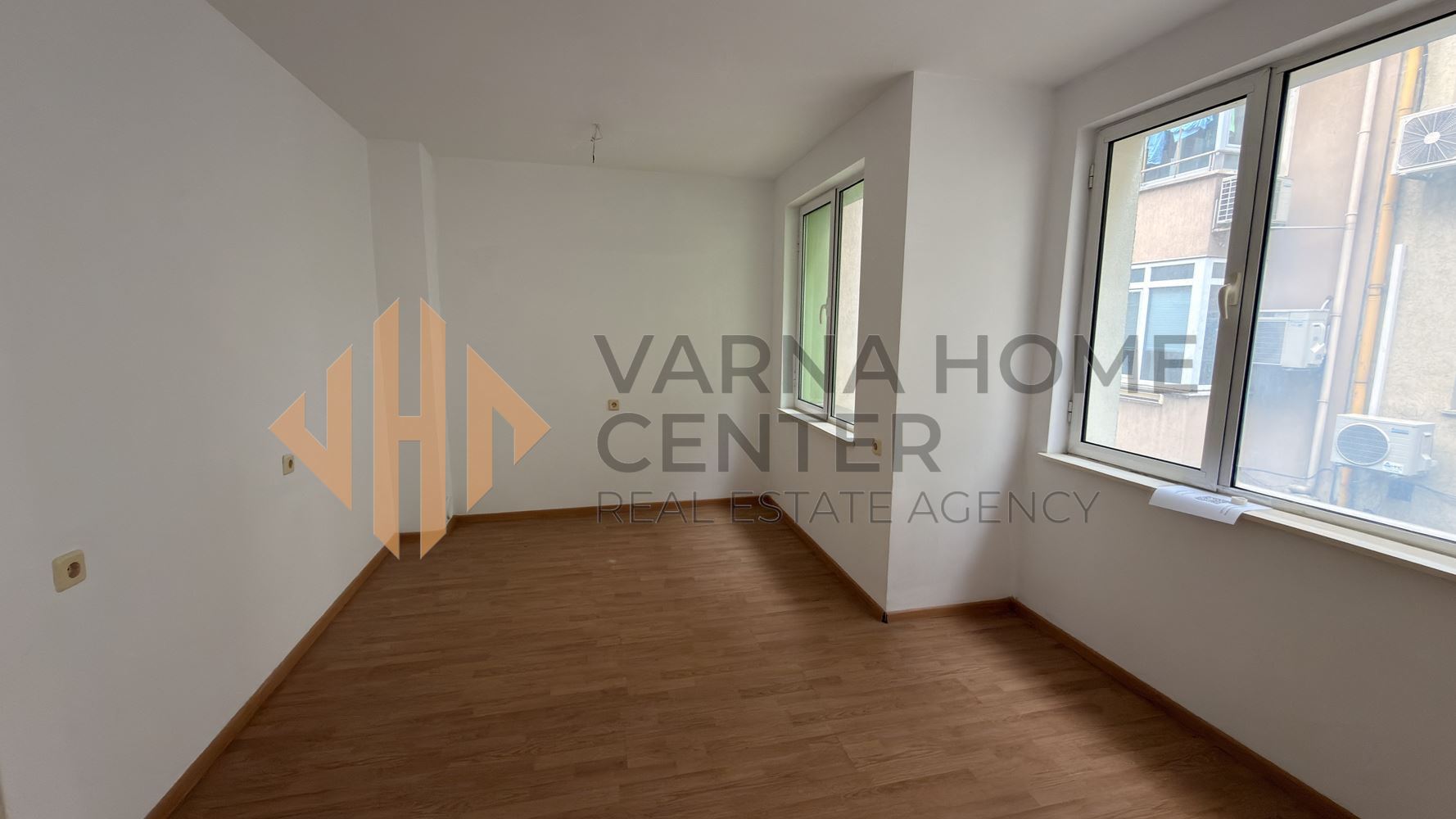 13350Varna Home Center