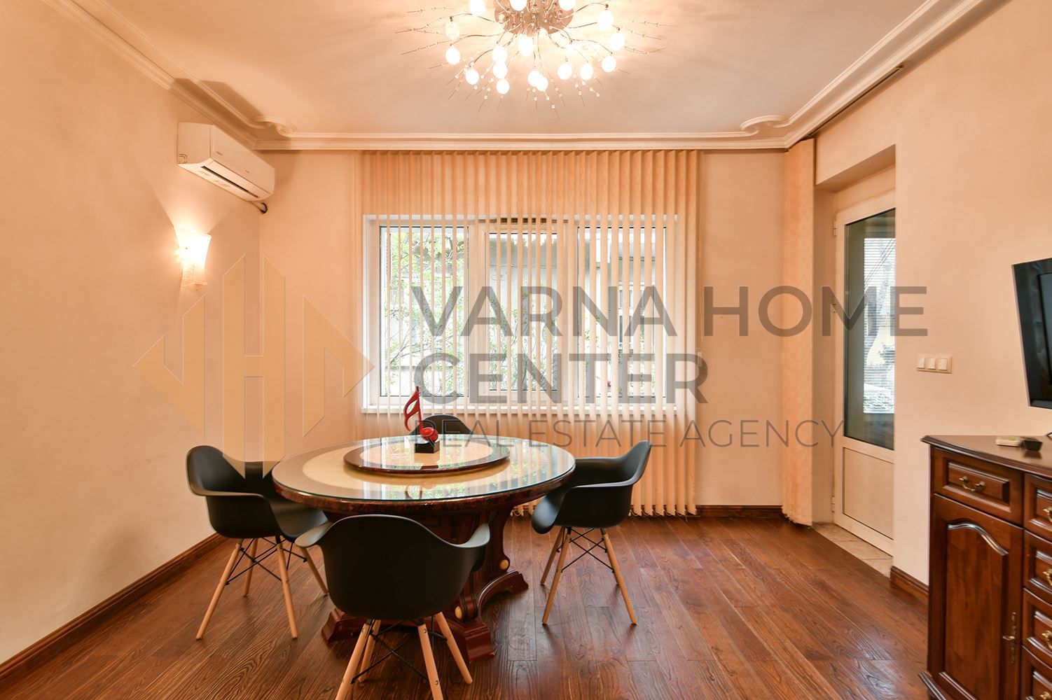 7032Varna Home Center