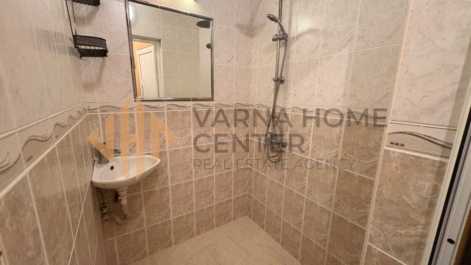 Просторен 3-стаен апартамент с гараж на Лятно кино Тракия - 12