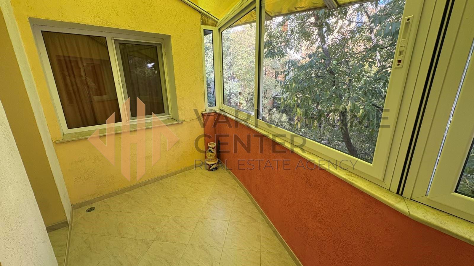 Просторен 3-стаен апартамент с гараж на Лятно кино Тракия - 11