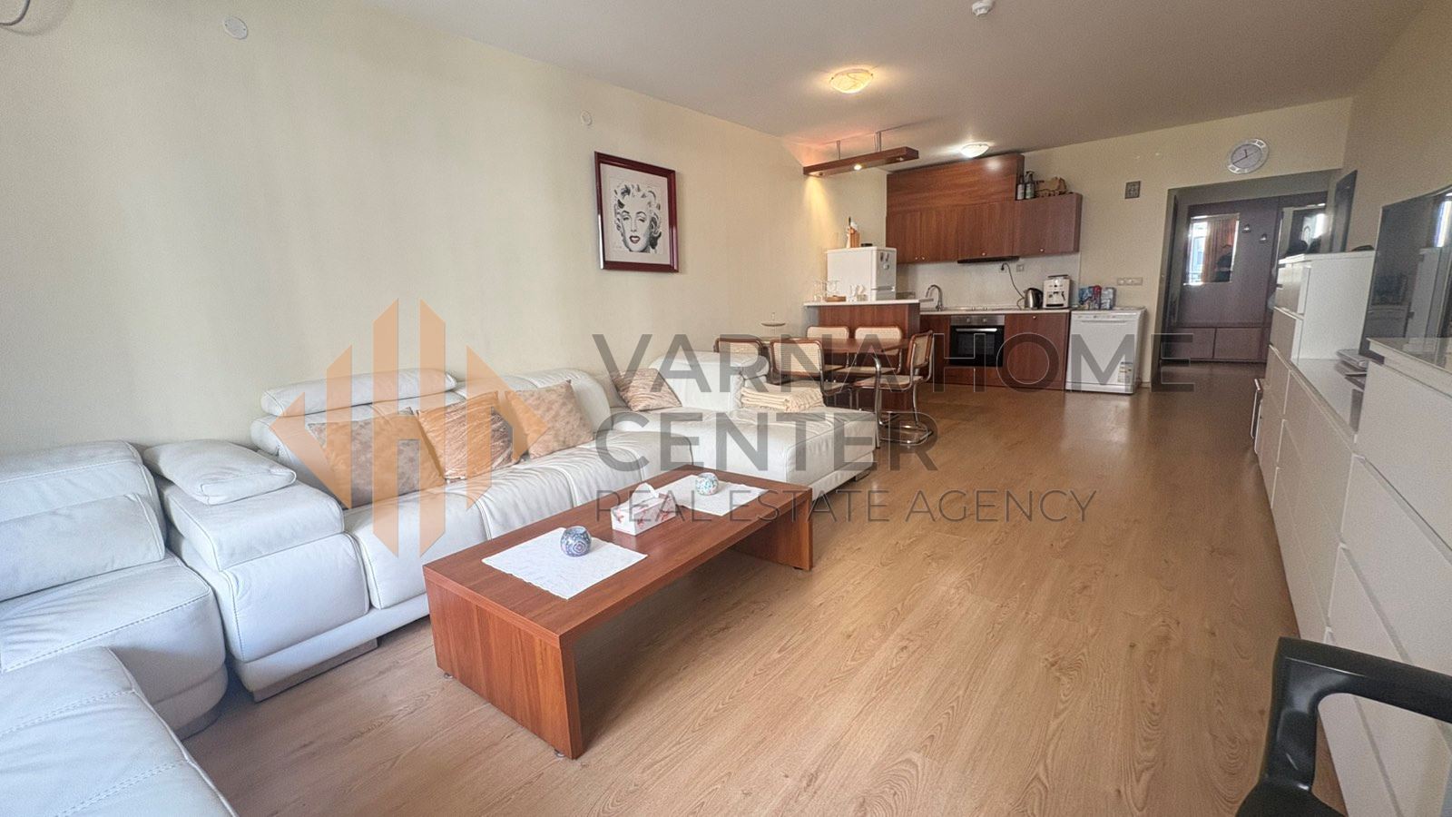 7167Varna Home Center
