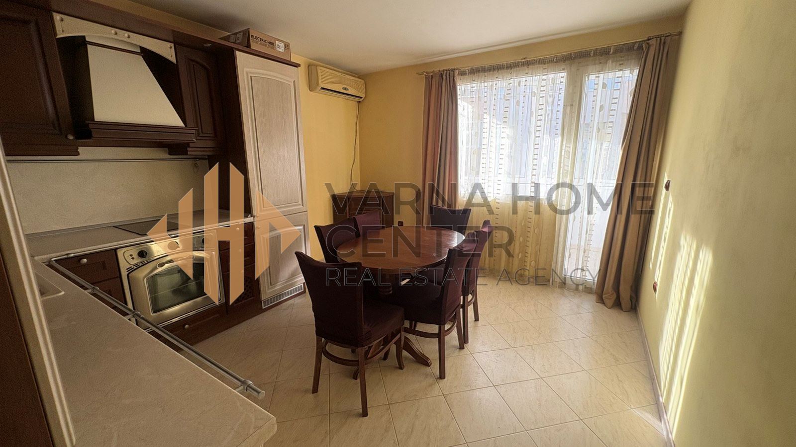 13114Просторен 3-стаен апартамент с гараж на Лятно кино Тракия