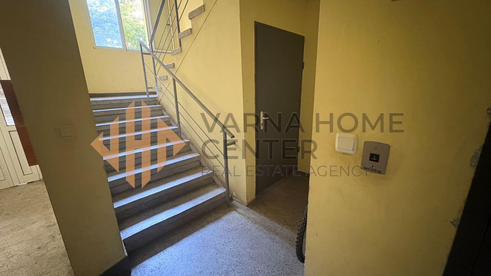 Просторен 3-стаен апартамент с гараж на Лятно кино Тракия - 18