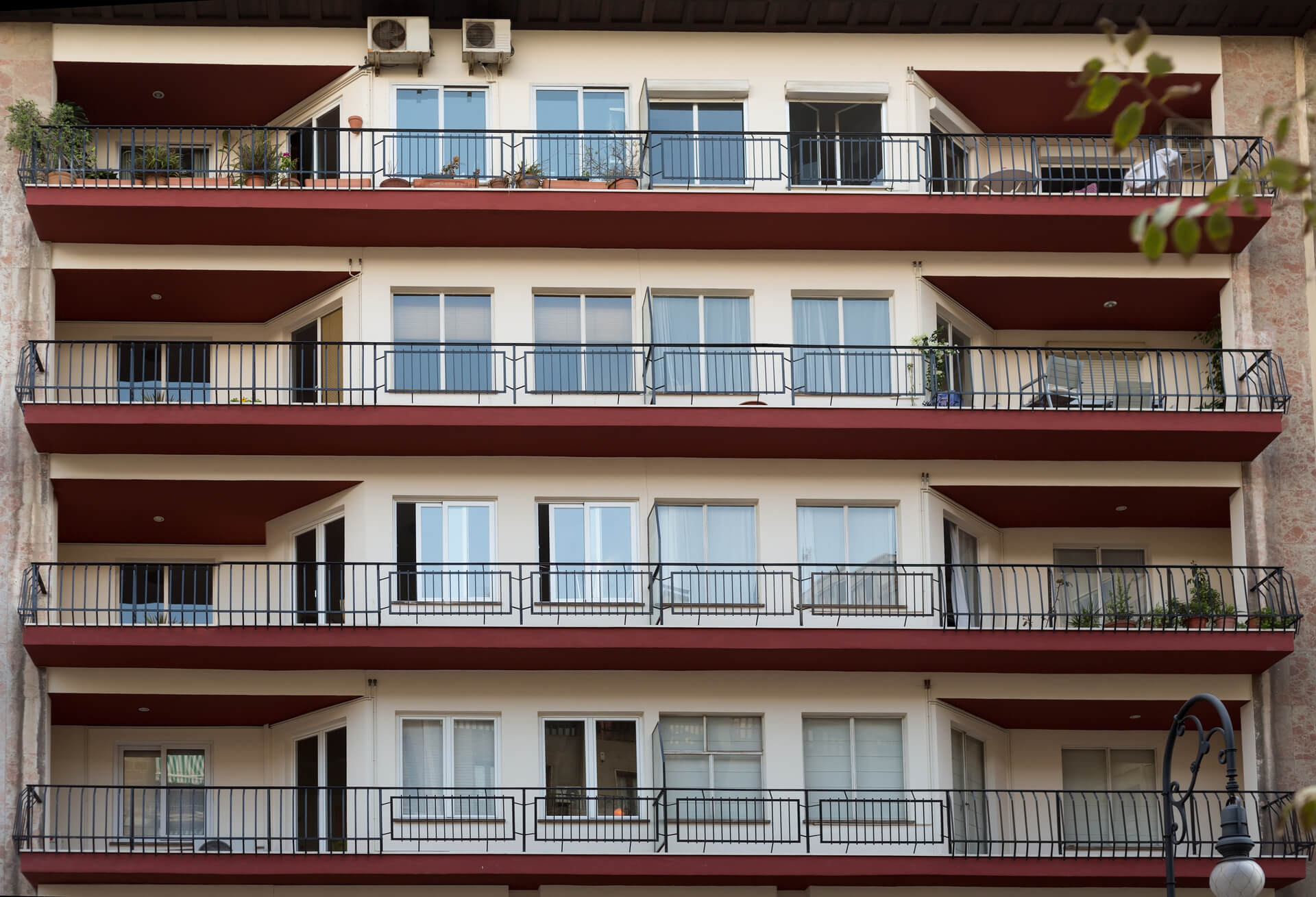 Продажба на наследен имот: правни особености и практични съвети