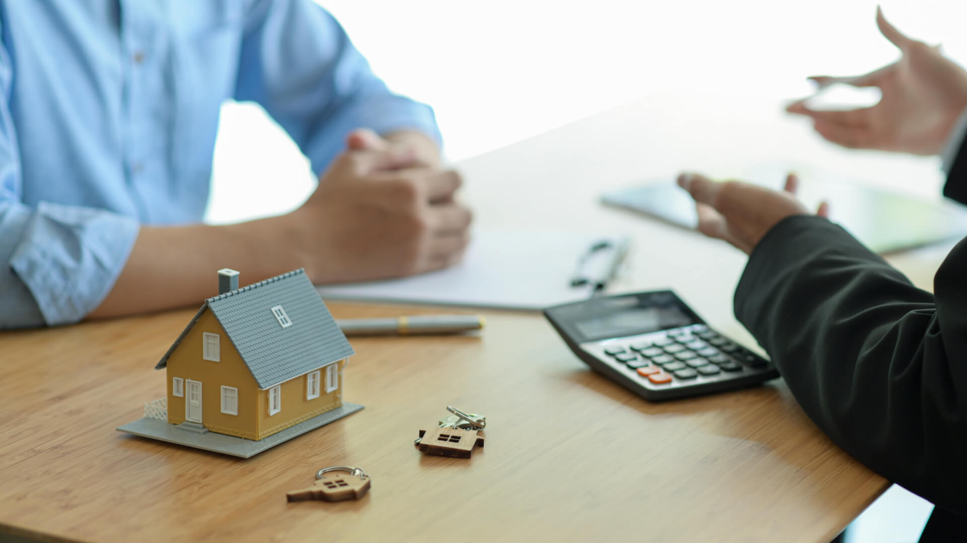 Данъчна консултация при покупко-продажба на недвижими имоти